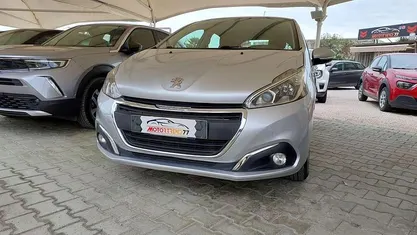 Usata Peugeot 208 68 CV (50 kW) 2017 Argento Utilitaria
