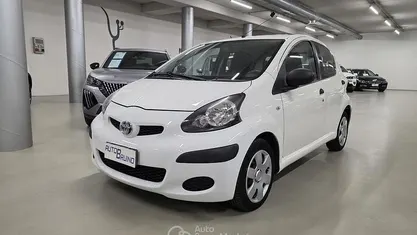 Bianco Usata 2011 Toyota Aygo Connect Style Due volumi | 4900 € (Buon prezzo)