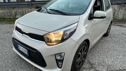 Usata Kia Picanto Style 65 CV (47 kW) 2023 Beige Utilitaria