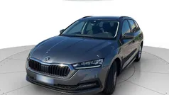 Grigio Usata 2023 Skoda Octavia Executive Station wagon | 21.400 € (Ottimo prezzo)