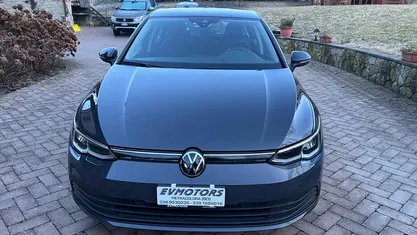 Usata VW Golf VIII Life 116 CV (85 kW) 2022 Grigio Berlina