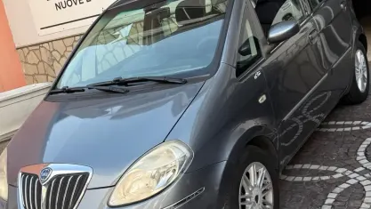 Usata Lancia Musa 90 CV (66 kW) 2009 Grigio Monovolume