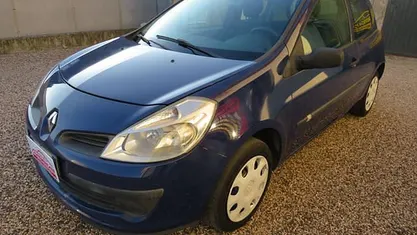 Blu/azzurro(met.) Usata 2008 Renault Clio II Utilitaria | 2500 € (Buon prezzo)