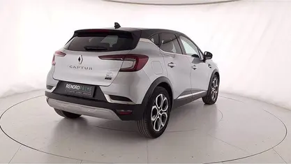 Käytetty Renault Captur Techno 143 HP (105 kW) 2023 Hopea Katumaasturi