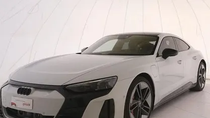 Grigio suzuka metallizzato Usata 2022 Audi e-tron GT quattro Ambiente Tre volumi | 77.000 € (Buon prezzo)