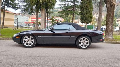 Begagnad Jaguar XK8 284 HK (208 kW) 1998 Svart Cab