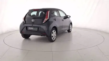 Usata Toyota Aygo Cool 69 CV (50 kW) 2018 Grigio scuro Utilitaria