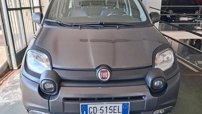 Usado Fiat Panda Cross Cross 85 CV (62 kW) 2021 Gris Utilitario