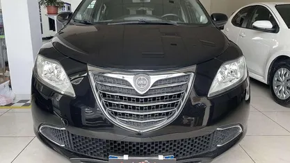 Usata Lancia Ypsilon Silver 69 CV (50 kW) 2013 Nero met Utilitaria
