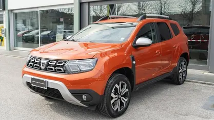 Usata Dacia Duster Prestige 101 CV (74 kW) 2021 Arancione SUV
