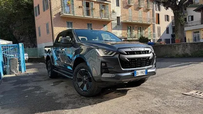 Usata Isuzu D-Max 163 CV (119 kW) 2022 Grigio Pick-up