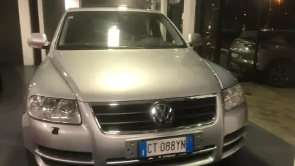 Usata VW Touareg R 174 CV (127 kW) 2005 Grigio SUV