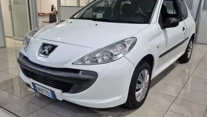Usata Peugeot 206+ 60 CV (44 kW) 2010 Bianco Utilitaria