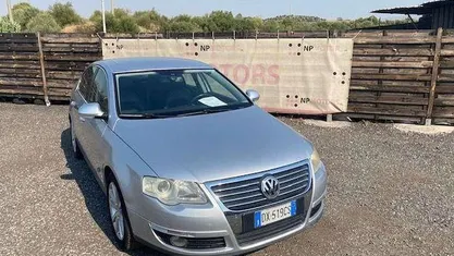 Argento Usata 2009 VW Passat Highline Tre volumi | 3500 € (Buon prezzo)