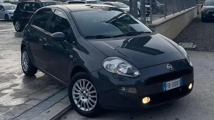 Grigio Usata 2015 Fiat Punto Young Tre volumi | 5490 € (Buon prezzo)