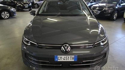 Gebraucht VW Golf VIII Style 150 PS (110 kW) 2025 Grau Limousine