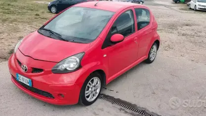Usata Toyota Aygo Sol 54 CV (39 kW) 2008 Rosso Utilitaria