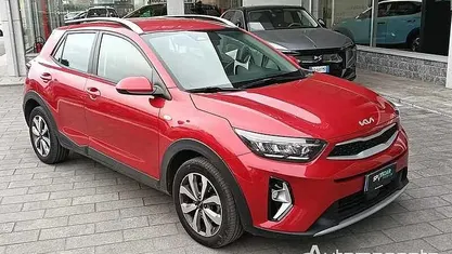 Usata Kia Stonic Urban 99 CV (72 kW) 2023 Rosso SUV