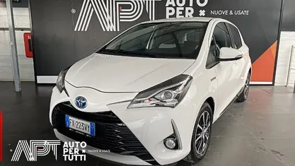 Usata Toyota Yaris Hybrid Cool 101 CV (74 kW) 2019 Bianco Utilitaria