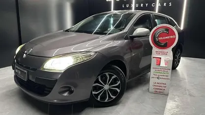 Grigio Usata 2010 Renault Mégane GrandTour Luxe Station wagon | 2490 € (Buon prezzo)