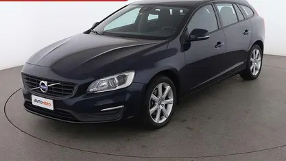 Usata Volvo V60 Kinetic 150 CV (110 kW) 2017 Blu Station wagon
