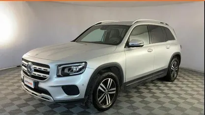 Usata Mercedes GLB180 116 CV (85 kW) 2021 Argento SUV