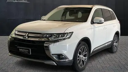 Usata Mitsubishi Outlander Instyle 150 CV (110 kW) 2018 Bianco SUV