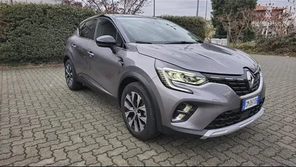Grigio scuro Usata 2022 Renault Captur Techno SUV | 18.200 € (Buon prezzo)