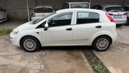 Usata Fiat Punto Lounge 69 CV (50 kW) 2015 Bianco Utilitaria