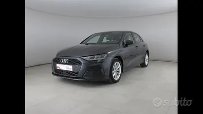 Grigio manhattan metallizzato Usata 2022 Audi A3 Business Tre volumi | 25.500 € (Buon prezzo)