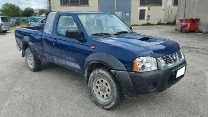 Usata Nissan Navara 133 CV (97 kW) 2003 Blu Pick-up