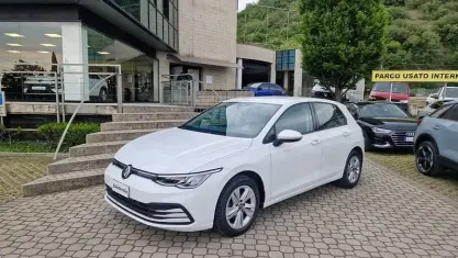 Usata VW Golf VII Life 131 CV (96 kW) 2021 Bianco Utilitaria