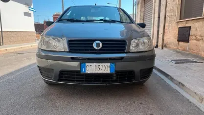 Usata Fiat Punto Pop 69 CV (50 kW) 2012 Grigio Utilitaria