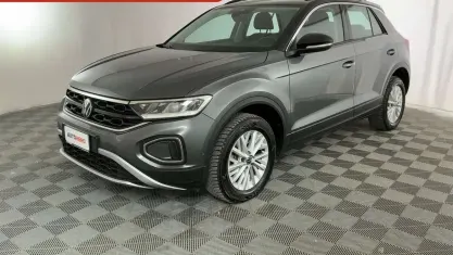 Usata VW T-Roc Life 150 CV (110 kW) 2024 Grigio SUV