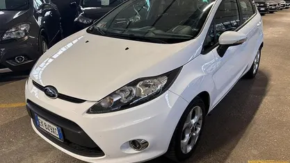 Usata Ford Fiesta Business Edition 82 CV (60 kW) 2011 Bianco Utilitaria