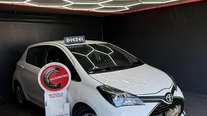 Usata Toyota Yaris Lounge 90 CV (66 kW) 2014 Berlina