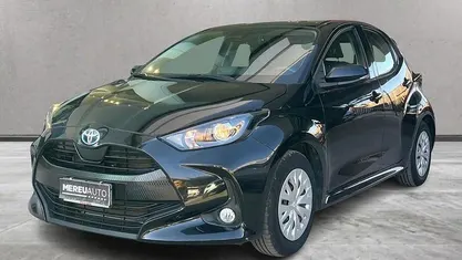 Usata Toyota Yaris Hybrid Active 92 CV (67 kW) 2022 Nero Berlina