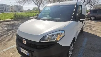 Usata Fiat Doblò 95 CV (69 kW) 2018 Gray Monovolume