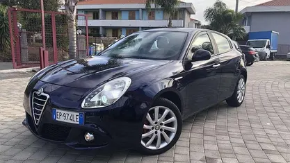 Blu/azzurro Usata 2012 Alfa Romeo Giulietta Distinctive Tre volumi | 7800 € (Buon prezzo)
