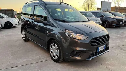 Usata Ford Tourneo Courier 95 CV (69 kW) 2019 Grigio Monovolume