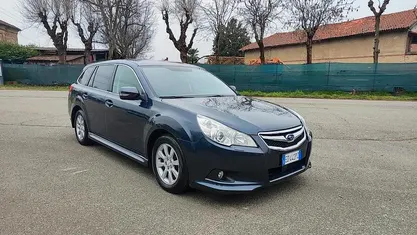 Usata Subaru Legacy Trend 150 CV (110 kW) 2010 Grigio Station wagon