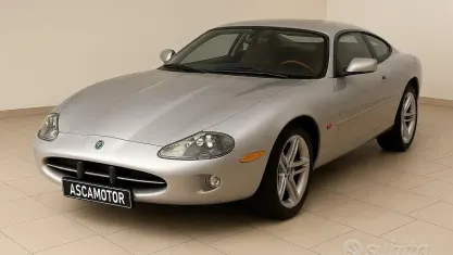 Usata Jaguar XK8 298 CV (219 kW) 2003 Grigio Coupé