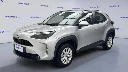 Usata Toyota Yaris Cross Active 172 CV (126 kW) 2025 Grigio scuro SUV