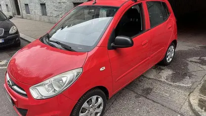 Usata Hyundai i10 Comfort 69 CV (50 kW) 2011 Rosso Utilitaria