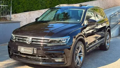 Usata VW Tiguan R-line 150 CV (110 kW) 2020 Nero SUV