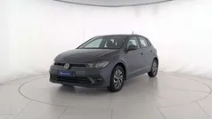 Smoky grey metallizzato Usata 2024 VW Polo Life Tre volumi | 21.900 € (Buon prezzo)