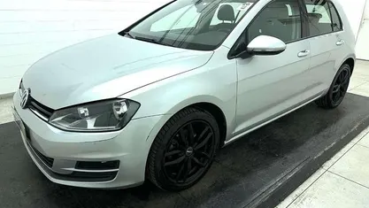 Argento metallizzato Usata 2016 VW Golf VII Comfortline Tre volumi | 13.570 € (Ottimo prezzo)