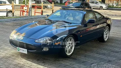 Usata Jaguar XK8 284 CV (208 kW) 2001 Blu Coupé