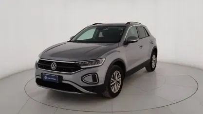 Usata VW T-Roc Life 110 CV (80 kW) 2023 Grigio metallizzato SUV