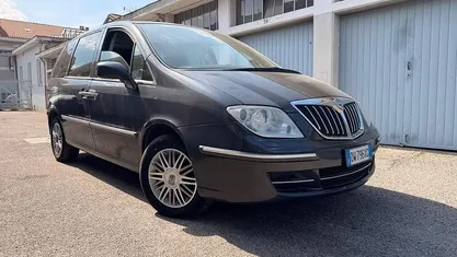 Usata Lancia Phedra 170 CV (125 kW) 2009 Grigio Monovolume